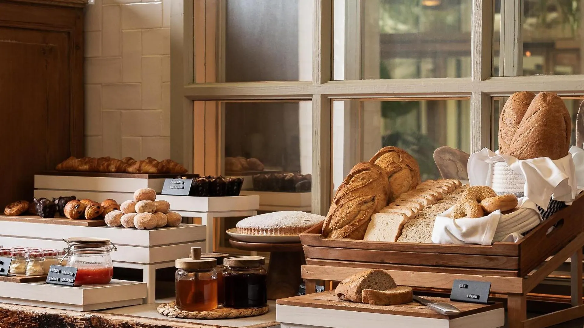 Hotel Pulitzer Barcelona 4*,  Spain